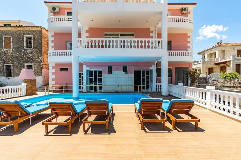 Goro 10 - Front Pool, Kitchen & Parking Appartement